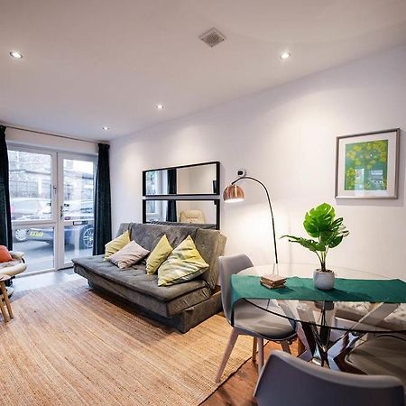 Air Host And Stay - Apartment 5 Broadhurst Court Sleeps 6 Minutes From Town Centre Stockport Exterior photo