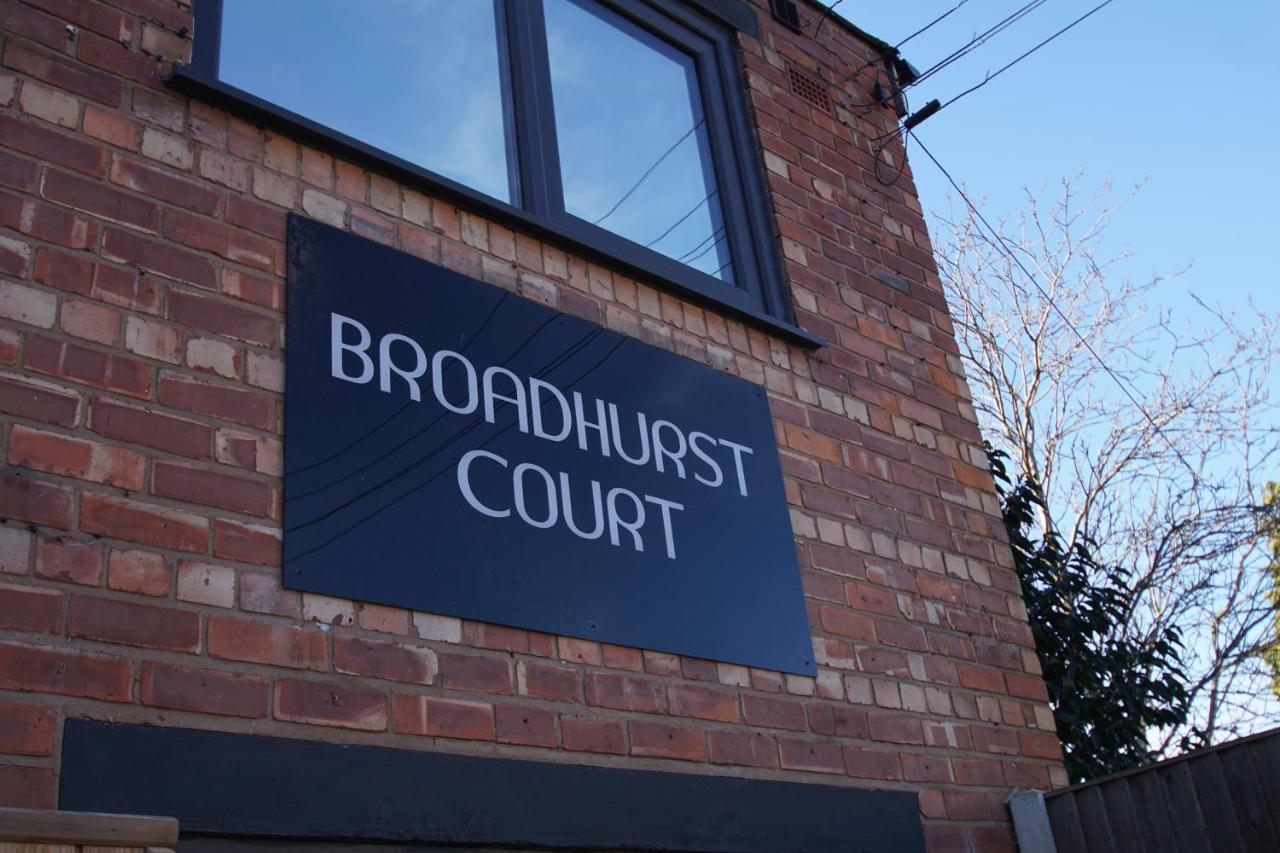 Air Host And Stay - Apartment 5 Broadhurst Court Sleeps 6 Minutes From Town Centre Stockport Exterior photo